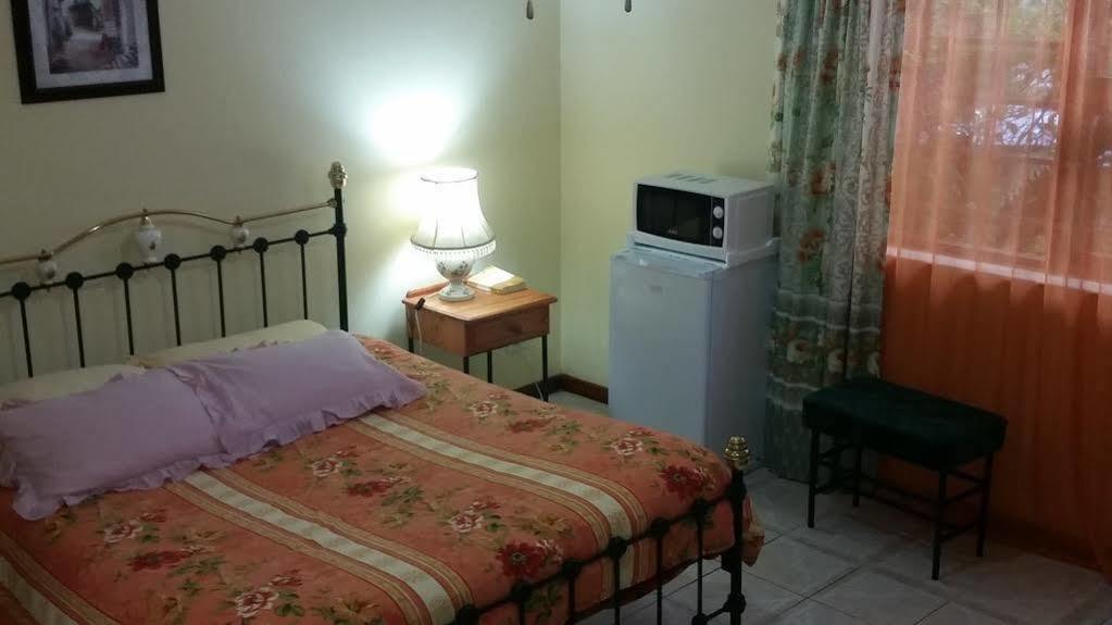 Ebenezer Guesthouse Bluewater Bay Πορτ Ελίζαμπεθ Εξωτερικό φωτογραφία