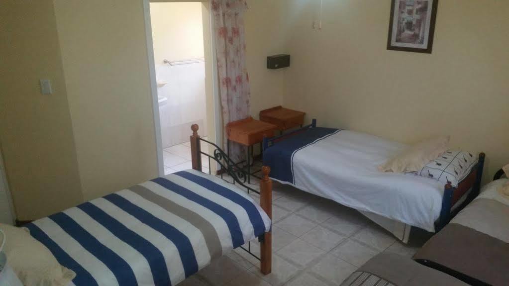 Ebenezer Guesthouse Bluewater Bay Πορτ Ελίζαμπεθ Εξωτερικό φωτογραφία